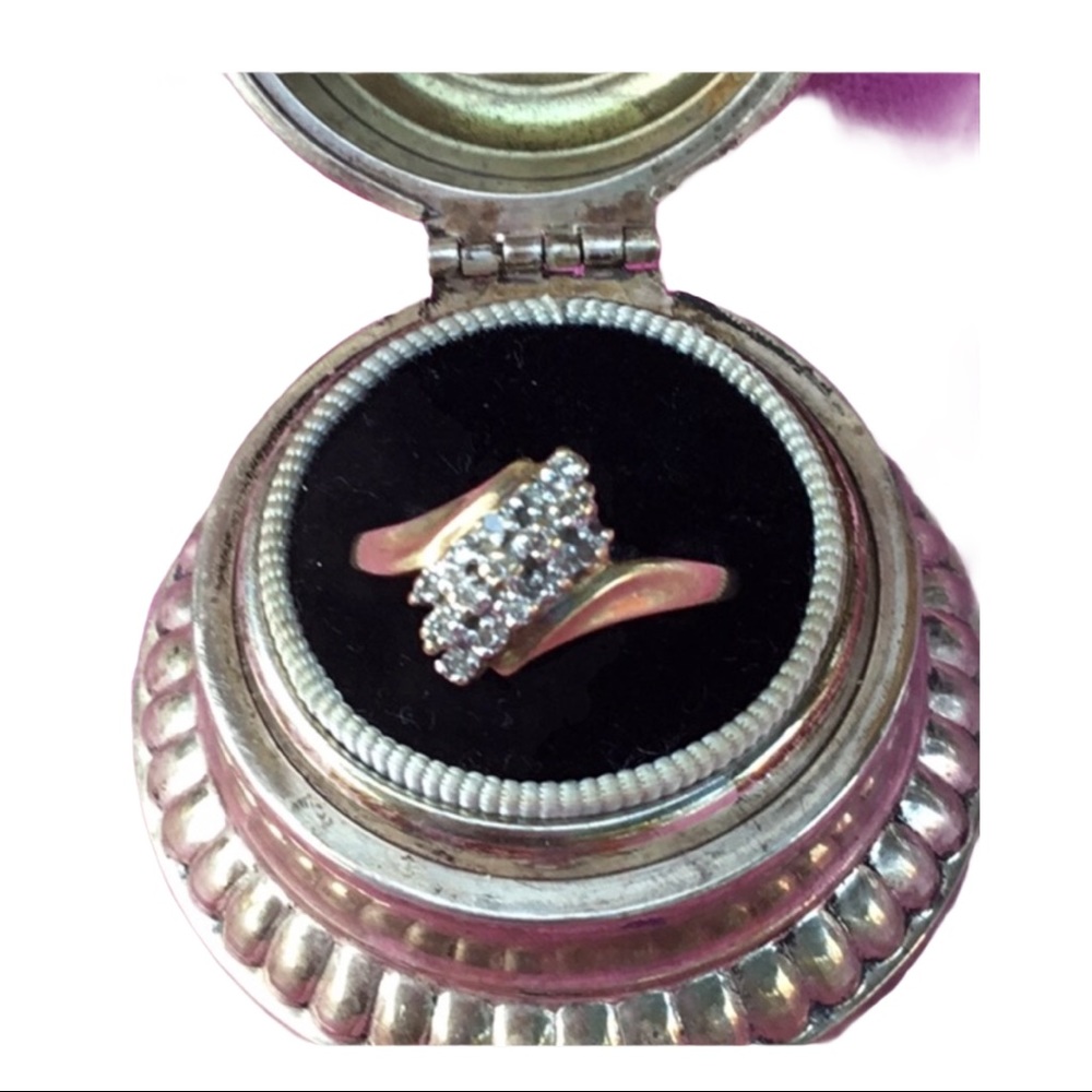 Vintage 10 gold diamond ring sz 6 3/4  cluster